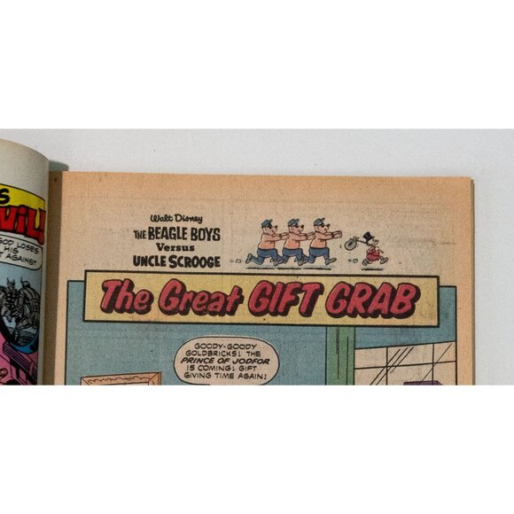 Walt Disney The Beagle Boys Vs. Uncle $crooge Comic Book Whitman 40¢ - Picture 7 of 13